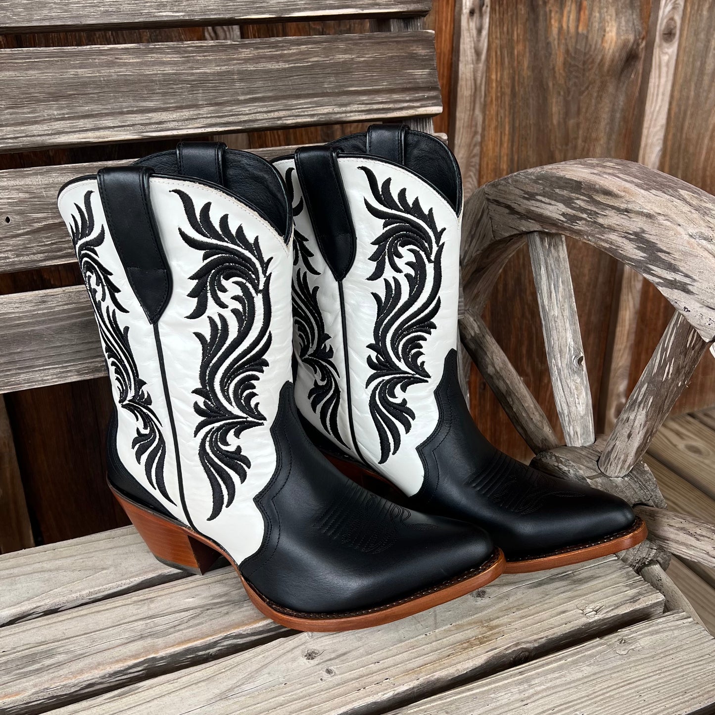 Black Antonia | Ariat Womens